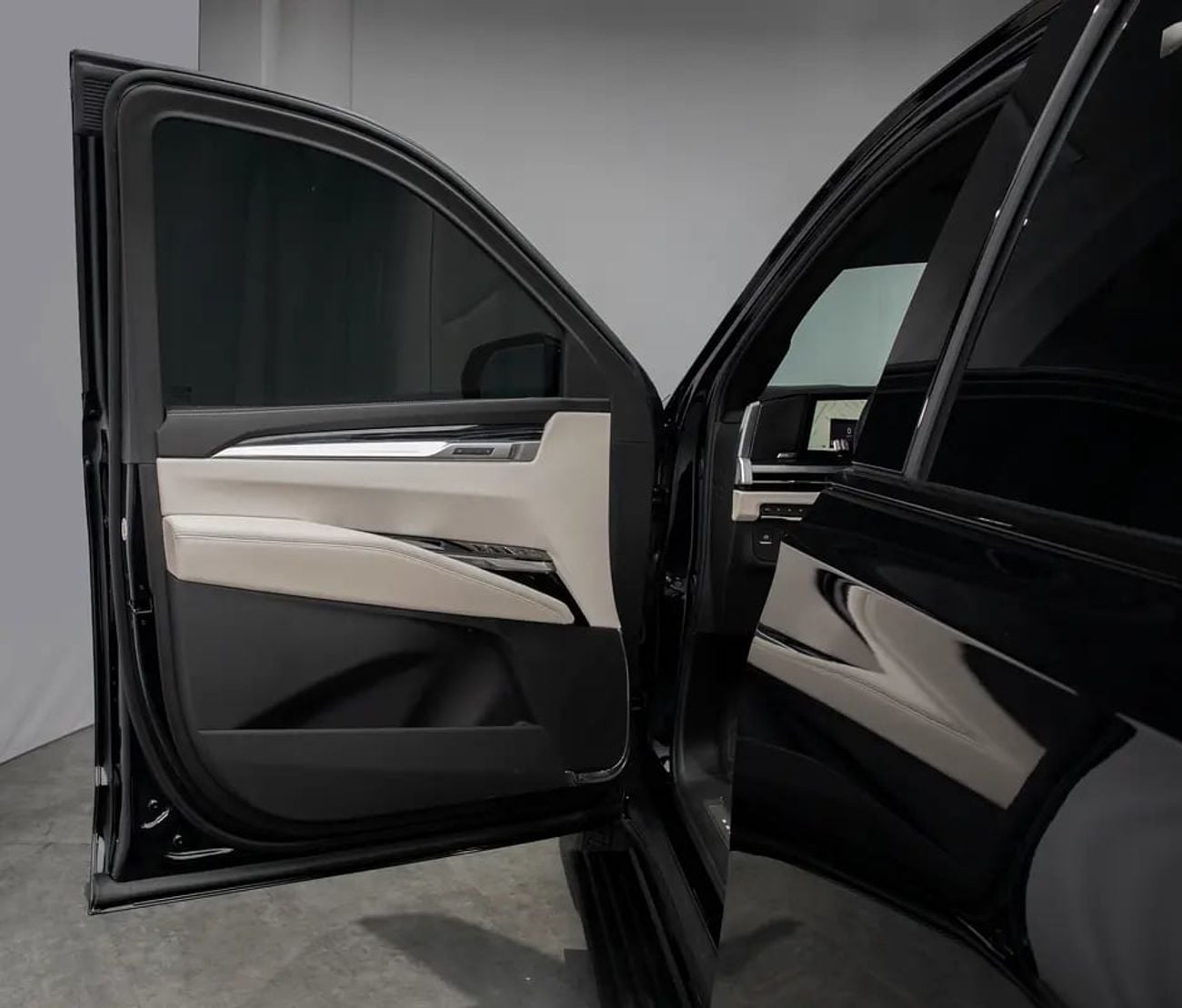 كاديلاك إسكالاد سبورت بلاتينيوم Black Edition • FDSH • Warranty + Service Contract Until • GCC