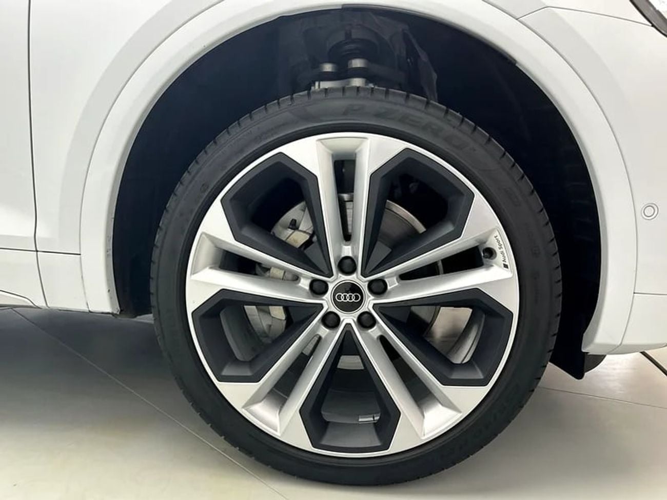 Audi Q5 45 TFSI S-LINE quattro 249hp (Ref# 078401)