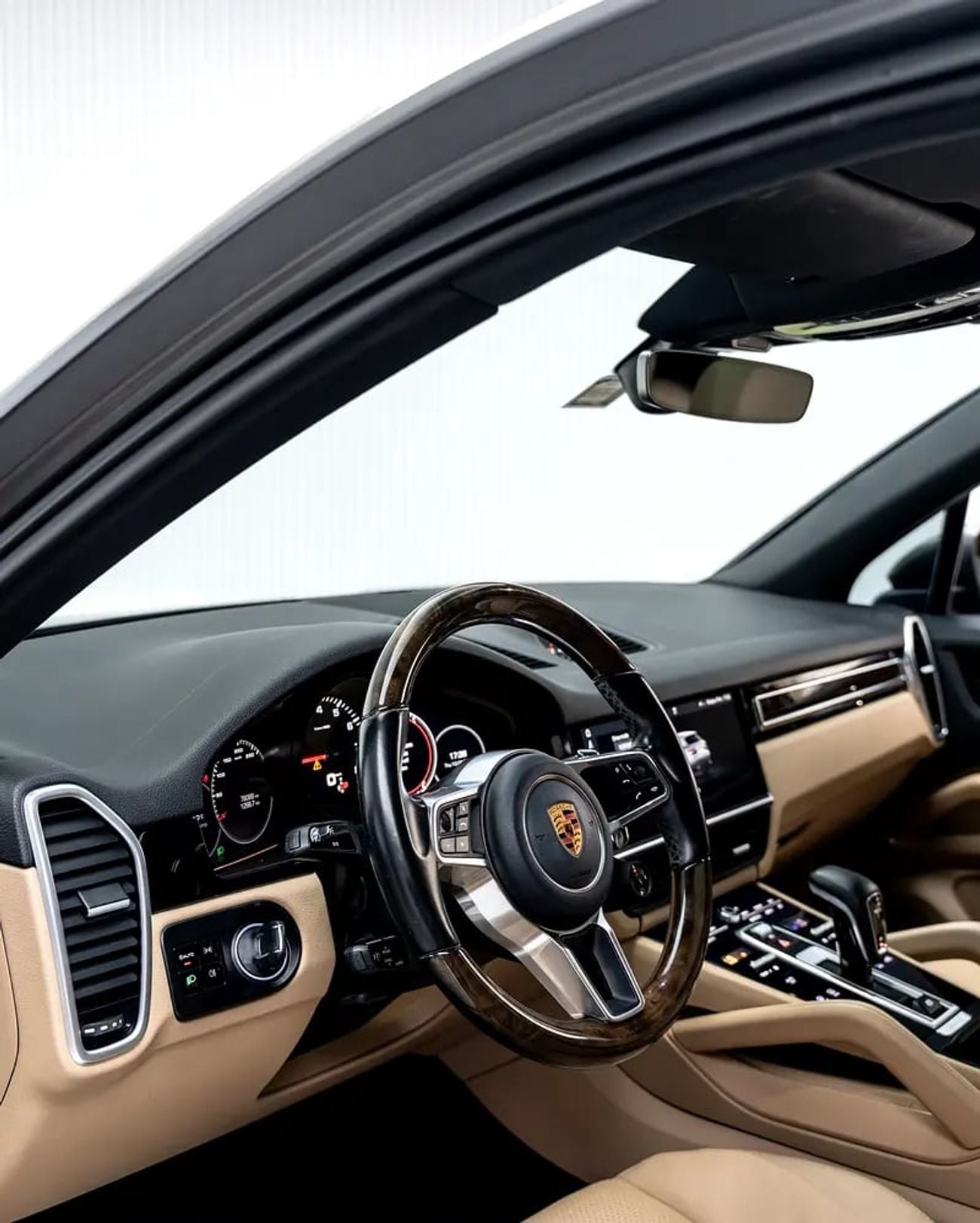 Porsche Cayenne STANDARD GCC