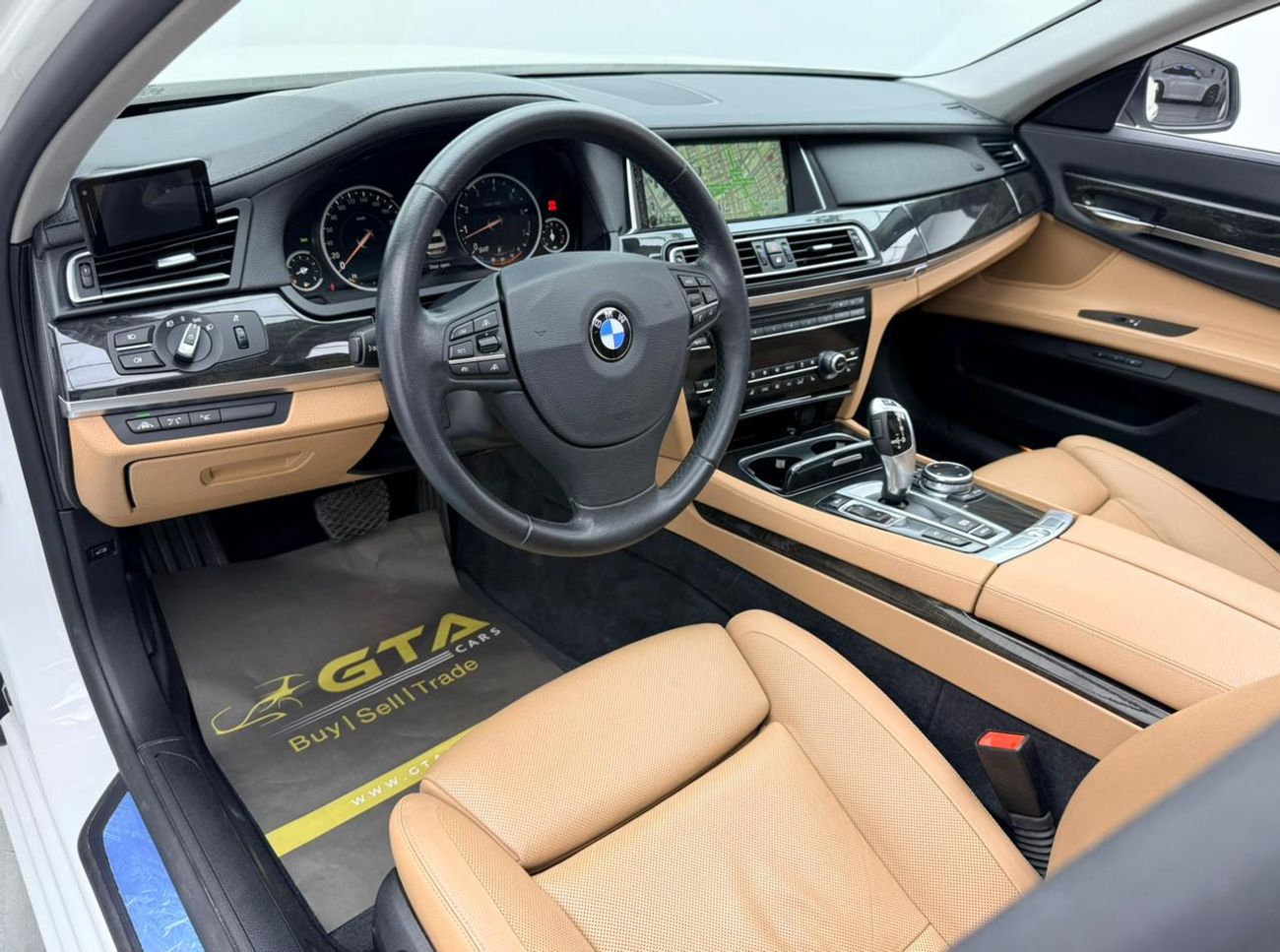 بي أم دبليو 750i