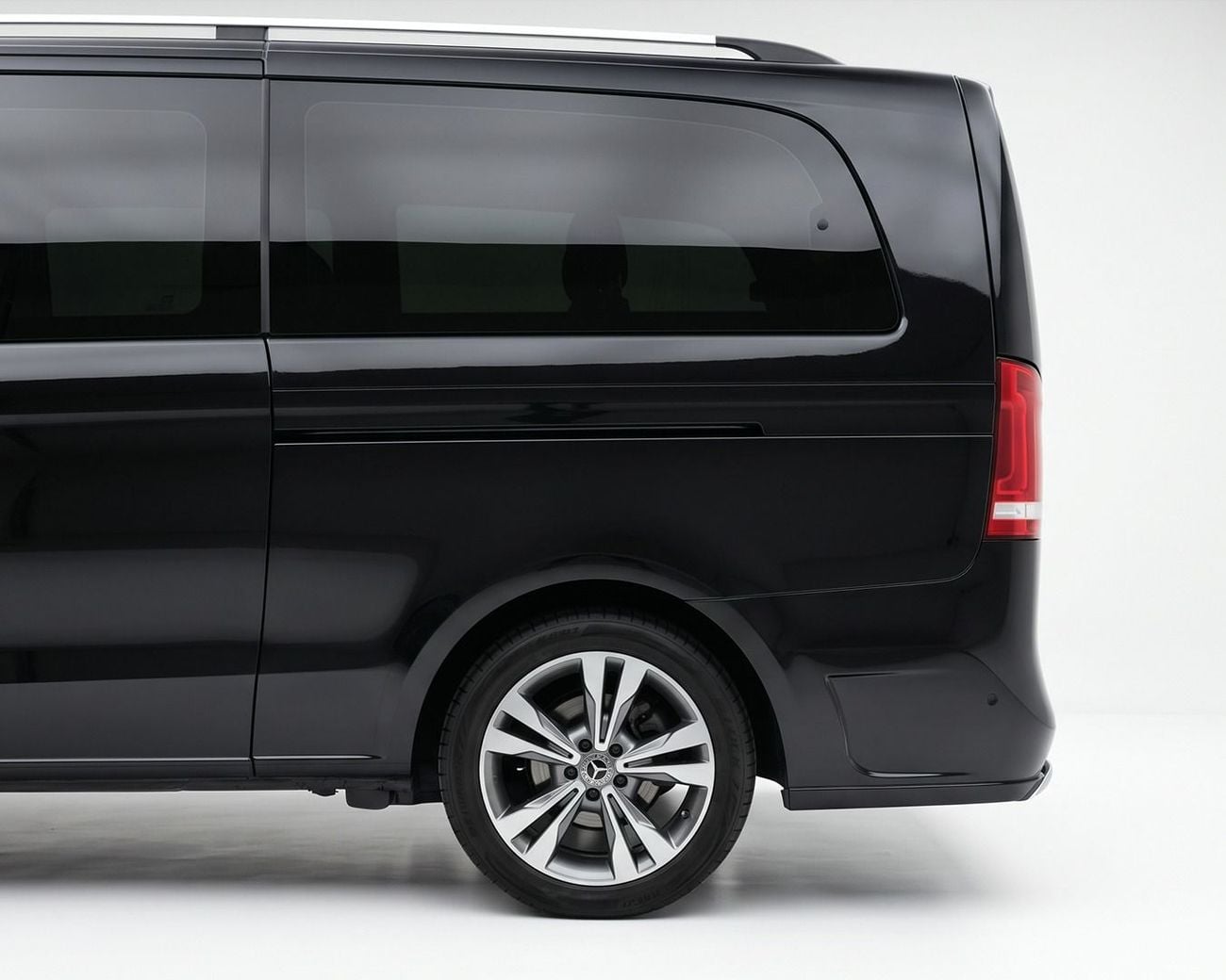Mercedes Benz V 250 AVANTGARDE LWB 2018 l VIP SEATS | AED 3,562 / Monthly