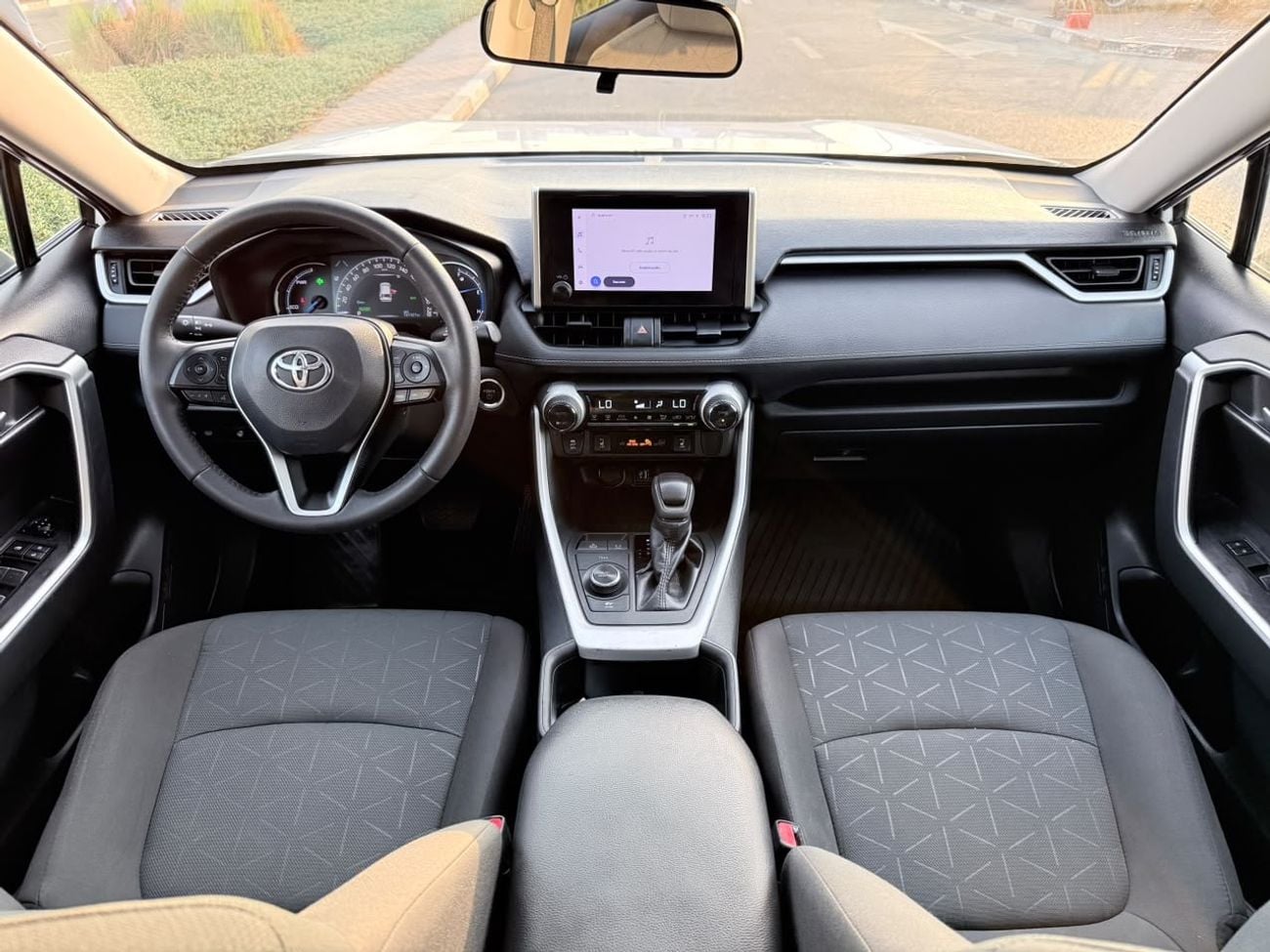 Toyota RAV4 XLE HEV Hybrid XLE Full option