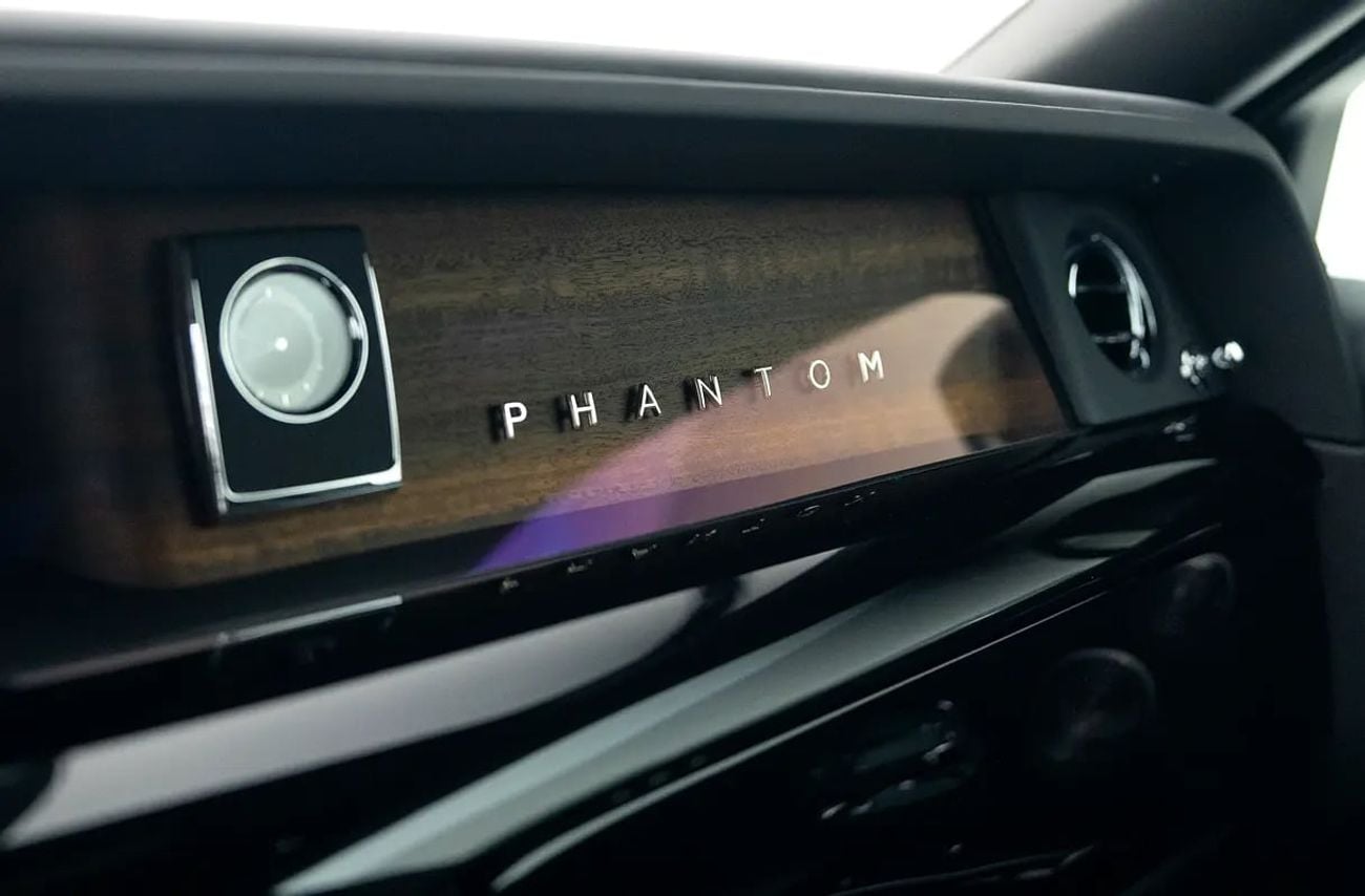 رولز رويس فانتوم ستاندارد BLACK DIAMOND METALLIC | STARLIGHT | REAR ENTERTAINMENT