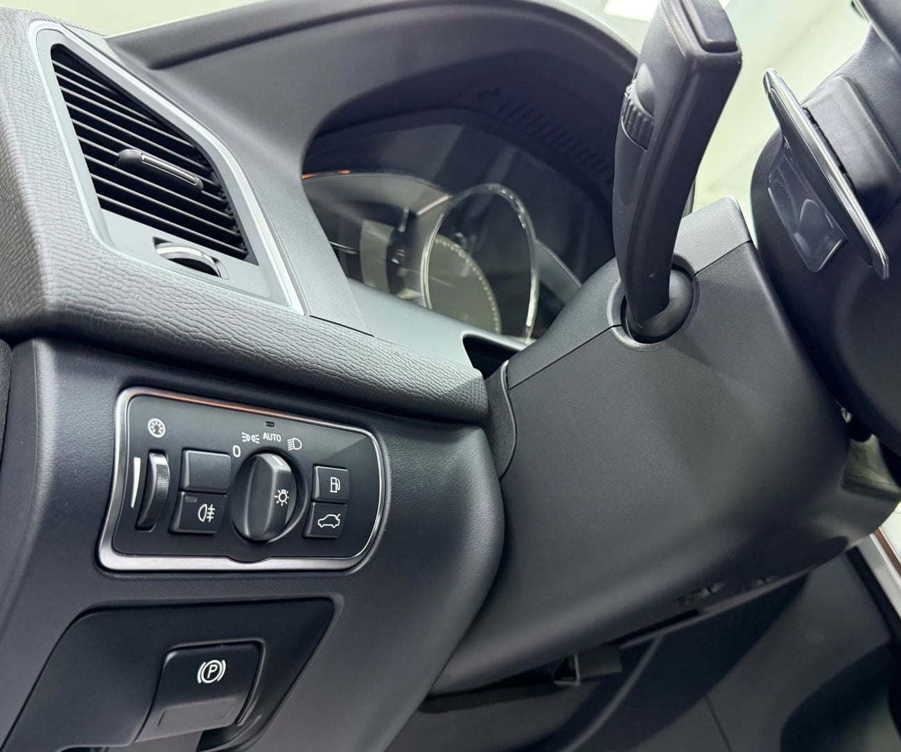 فولفو XC 60 MOMENTUM