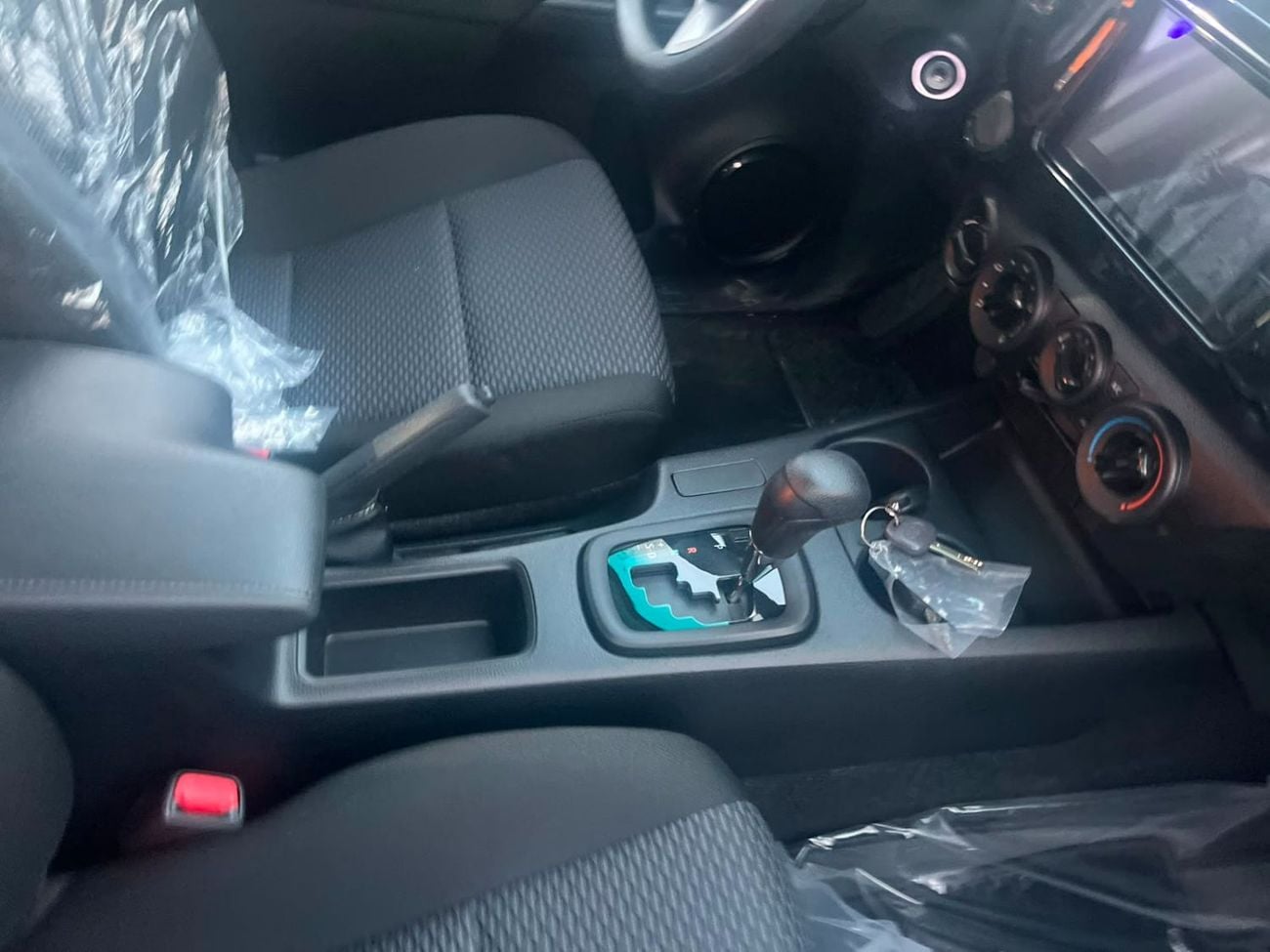تويوتا هيلوكس TOYOTA HILUX DOUBLE CABIN || 2.4L DIESEL 4×4 | WHITE 2026