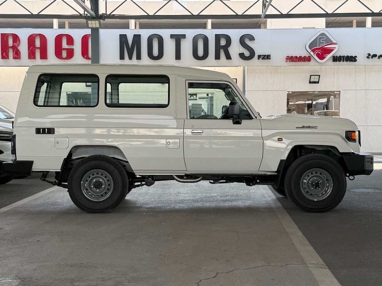 تويوتا لاند كروزر 70 LC 78 HARDTOP 2.8L AT **EXPORT ONLY**التصدير فقط خارج الخليج***