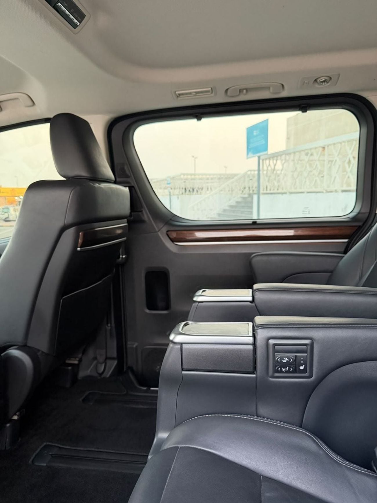 Toyota Granvia PREMIUM