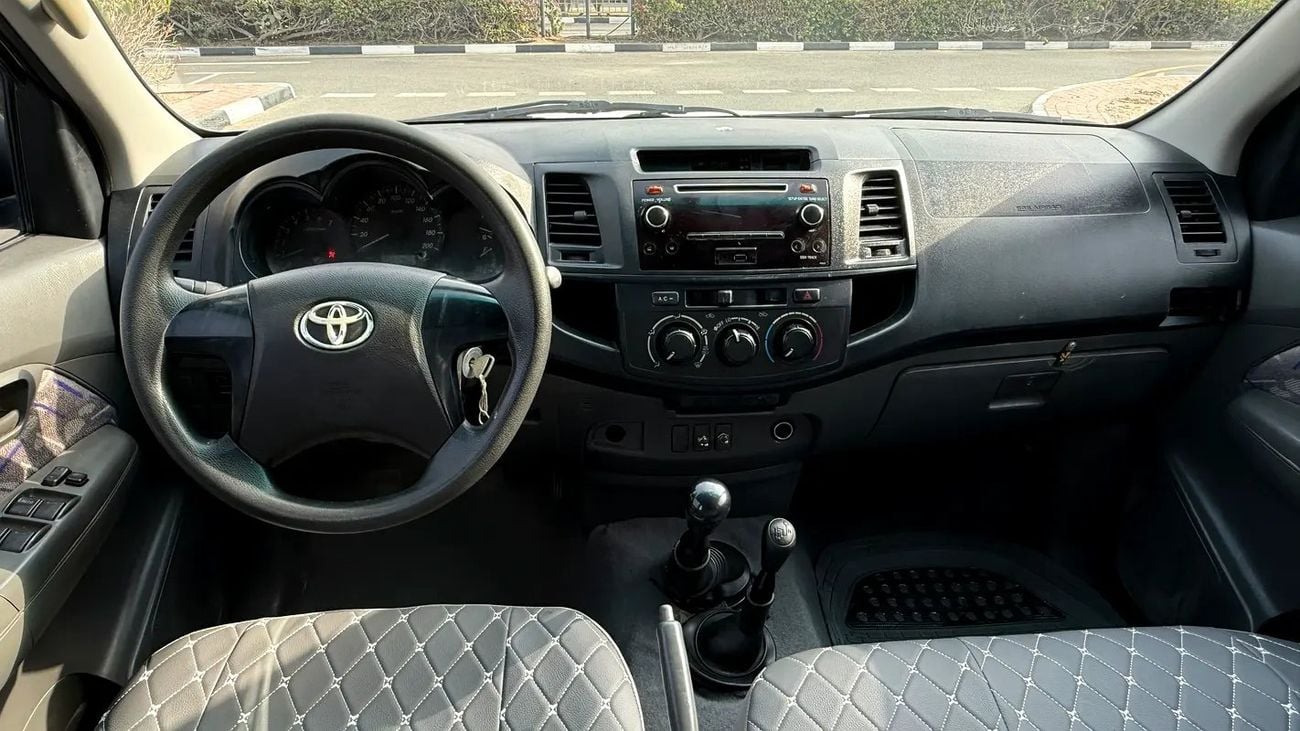 Toyota Hilux DLS 2.7L 4x4 Double Cab DLS | GCC Specs