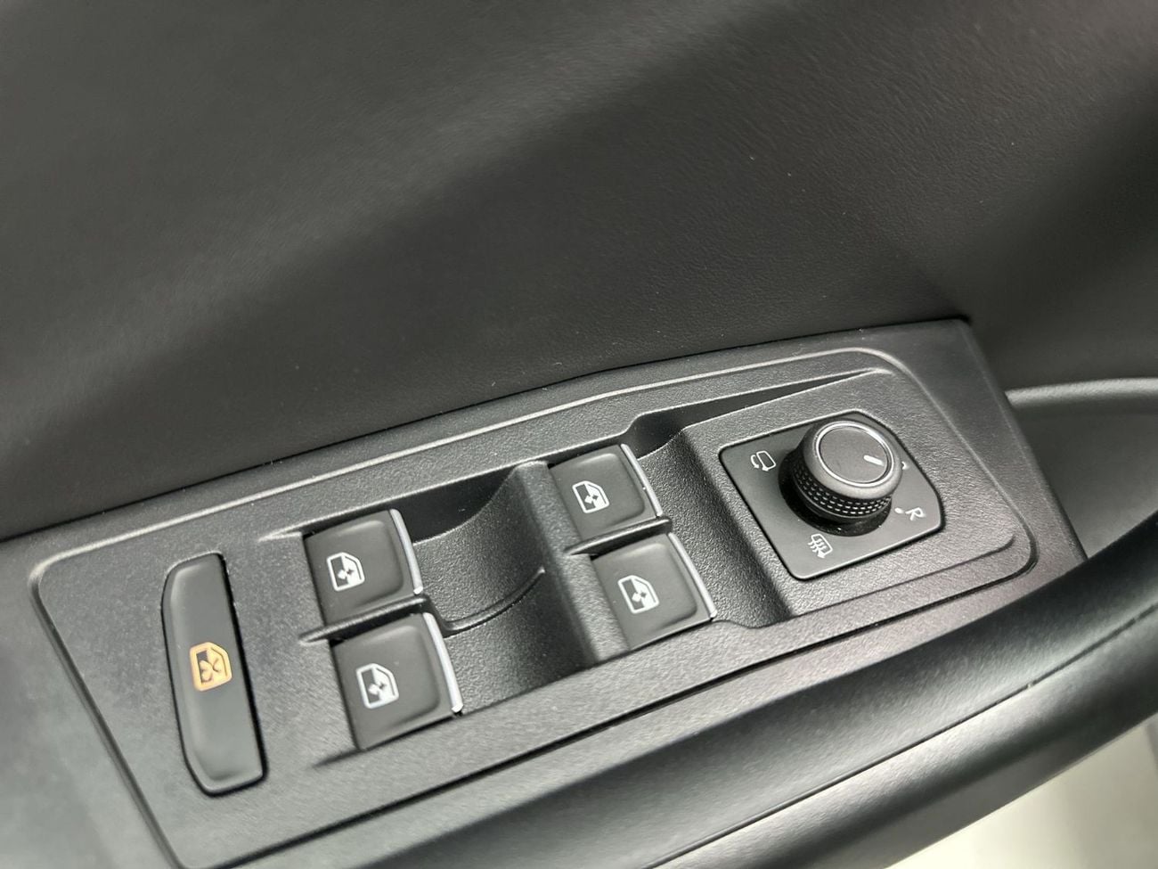Volkswagen T-ROC LIFE T-Roc R-Line 1.4L | Navigation | Side Assist | Rear Camera