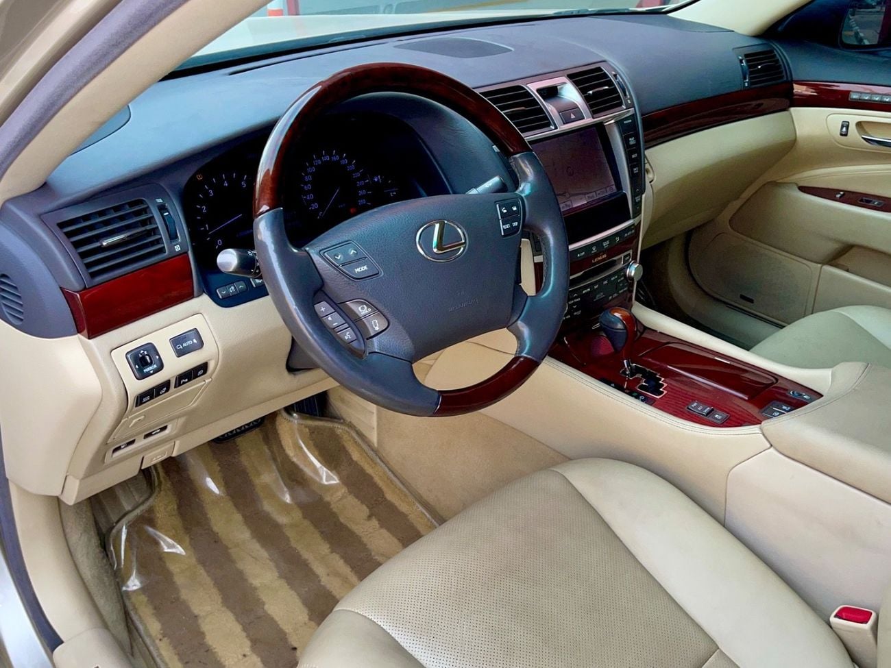 Lexus LS460 PLATINUM LWB 4ST