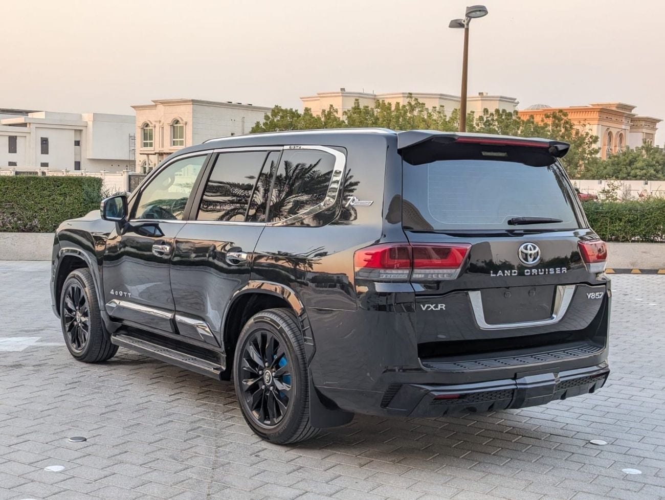 تويوتا لاند كروزر VXR تويوتا لاند كروزر 2013 معدلة إلى LC 300 2025 من الداخل والخارج