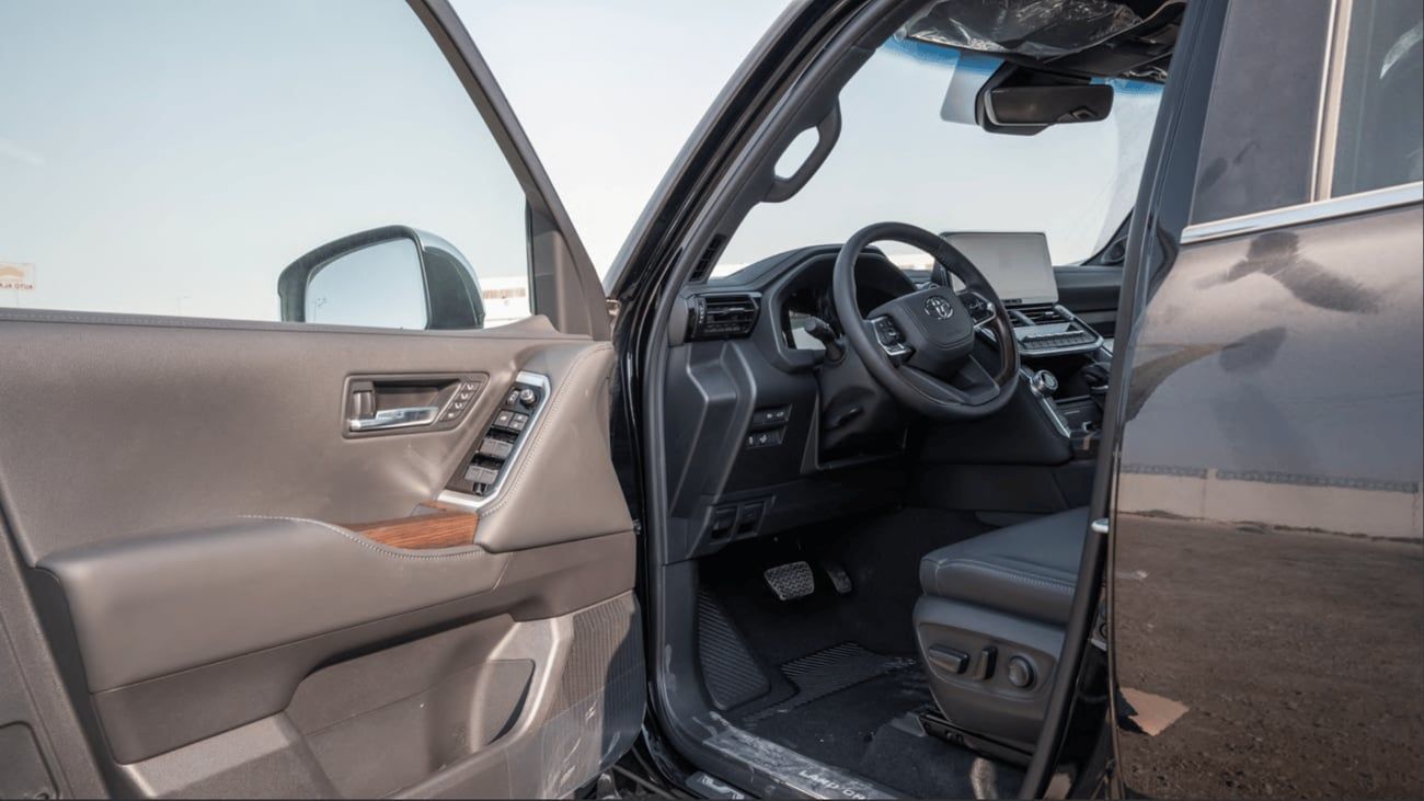 تويوتا لاند كروزر VX 4.0L with RADAR / FULL / Black on Black / 2026