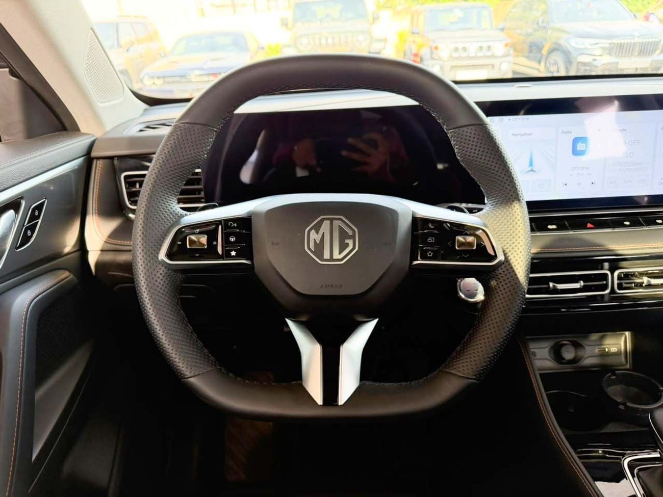 MG HS LUXURY