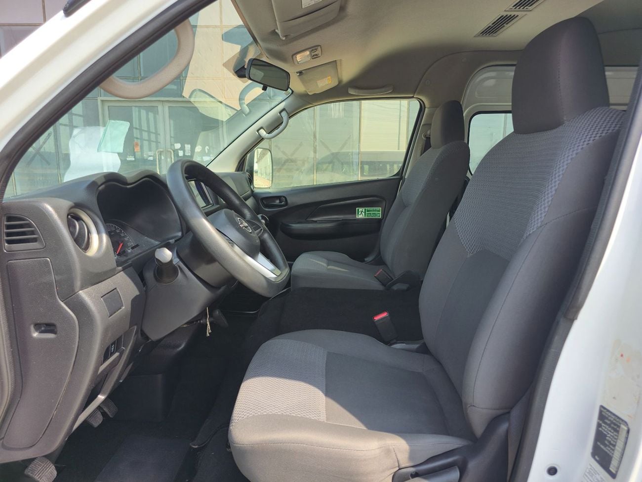 Nissan Urvan STANDARD 13 Seater