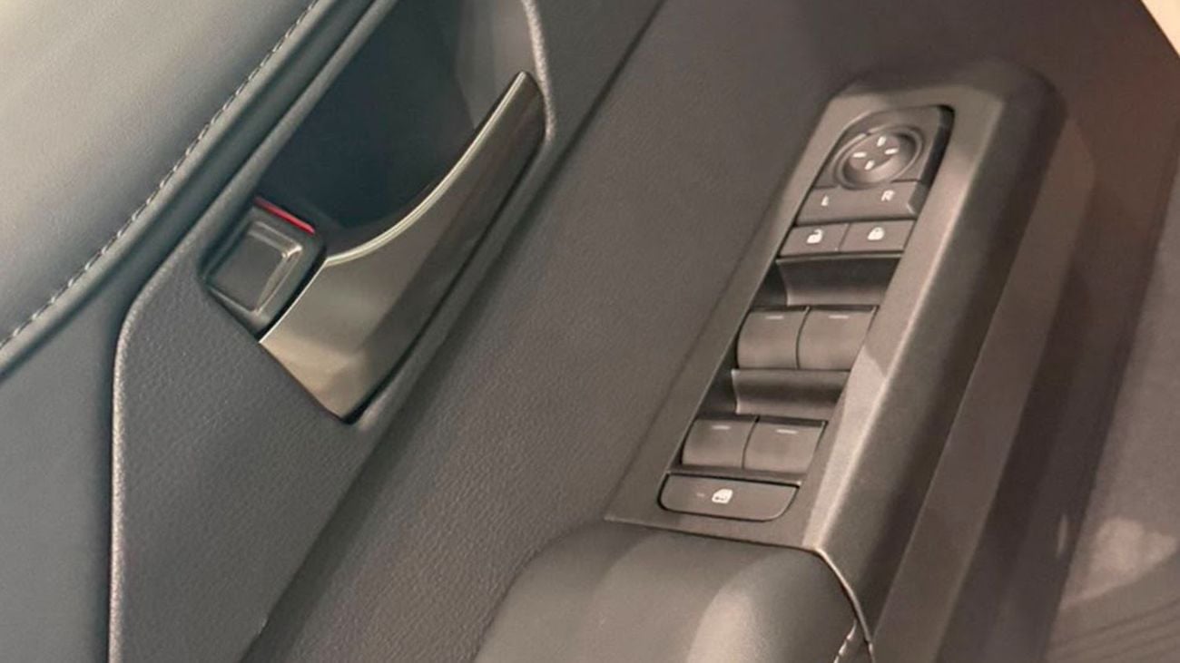 Toyota Hilux E | 2-YEAR WARRANTY + SERVICE AVAILABLE | IN-HOUSE FINANCING