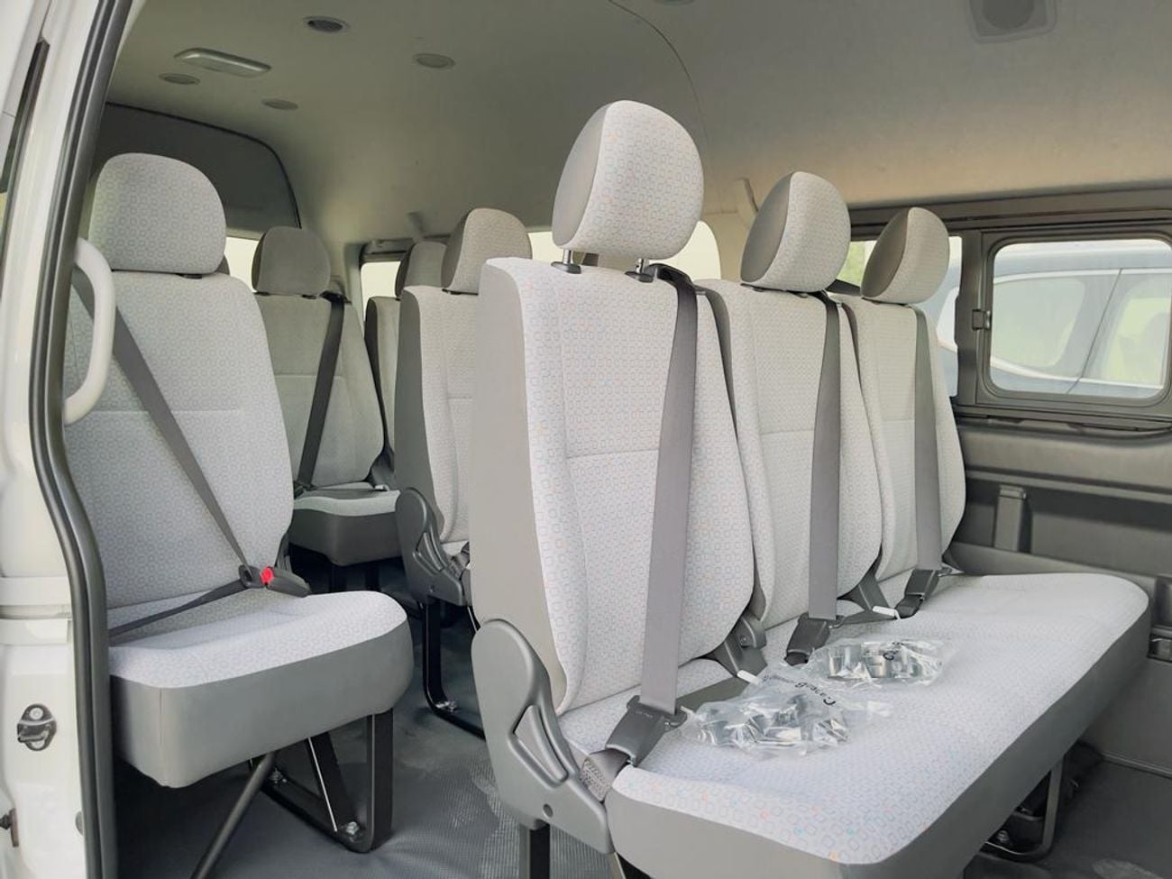 تويوتا هاياس GL Toyota Hiace High Roof