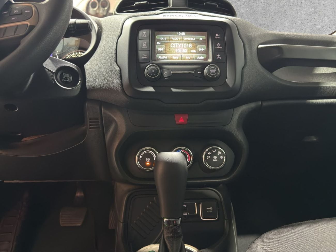 Jeep Renegade SPORT 2017 Jeep Renegade Sport 2.4L MultiAir | GCC | Accident Free | Error Free | Cheapest in Market