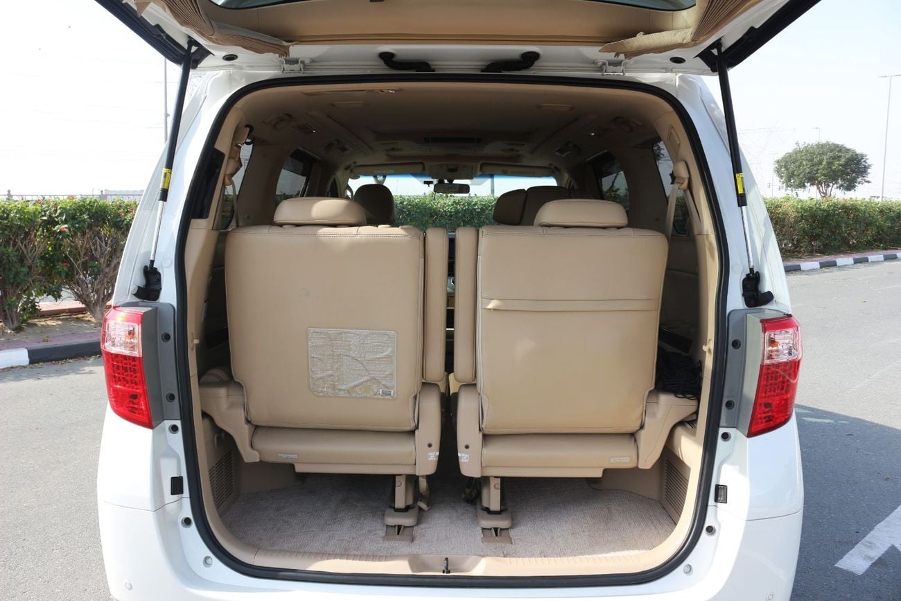 Toyota Alphard For export, the steering wheel is on the right side.