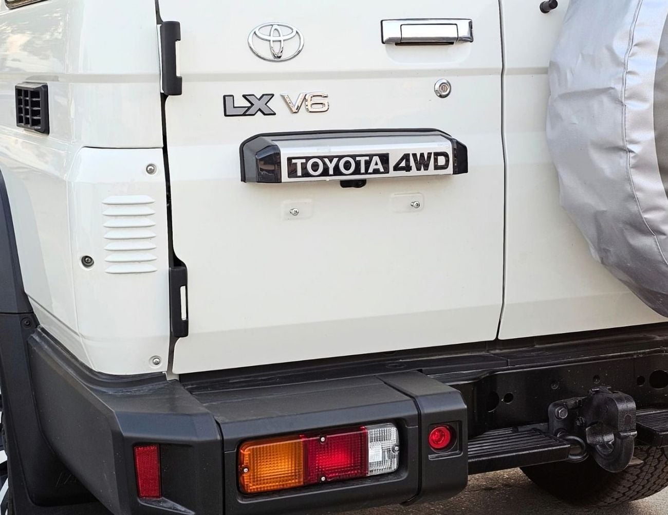 Toyota Land Cruiser 70 LC76 LX HARDTOP 5DOOR || 4.0L PETOL A/T 4WD | RADAR | DIFF-LOCK | FULL OPTION (CODE # 76PAFRE)