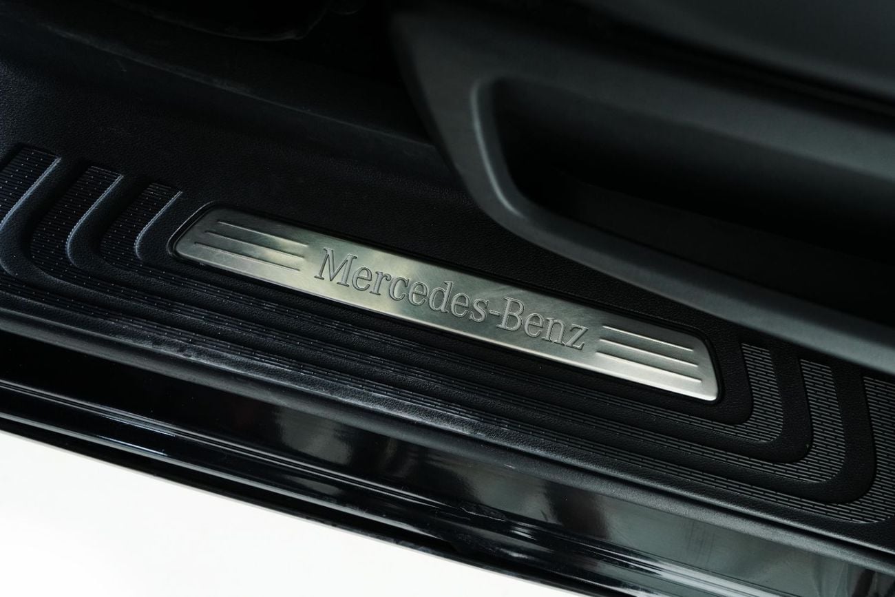 Mercedes Benz V 250 -Two Tone-GCC-Star Light System-Well Maintained
