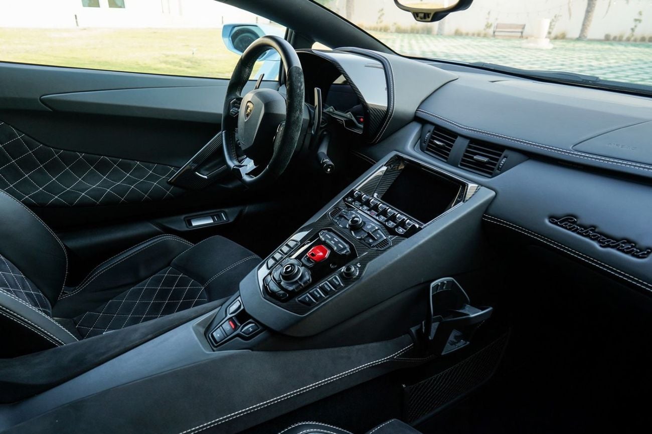 Lamborghini Aventador S Lamborghini Aventador S 2018 Korean Specs (On an appointment basis)