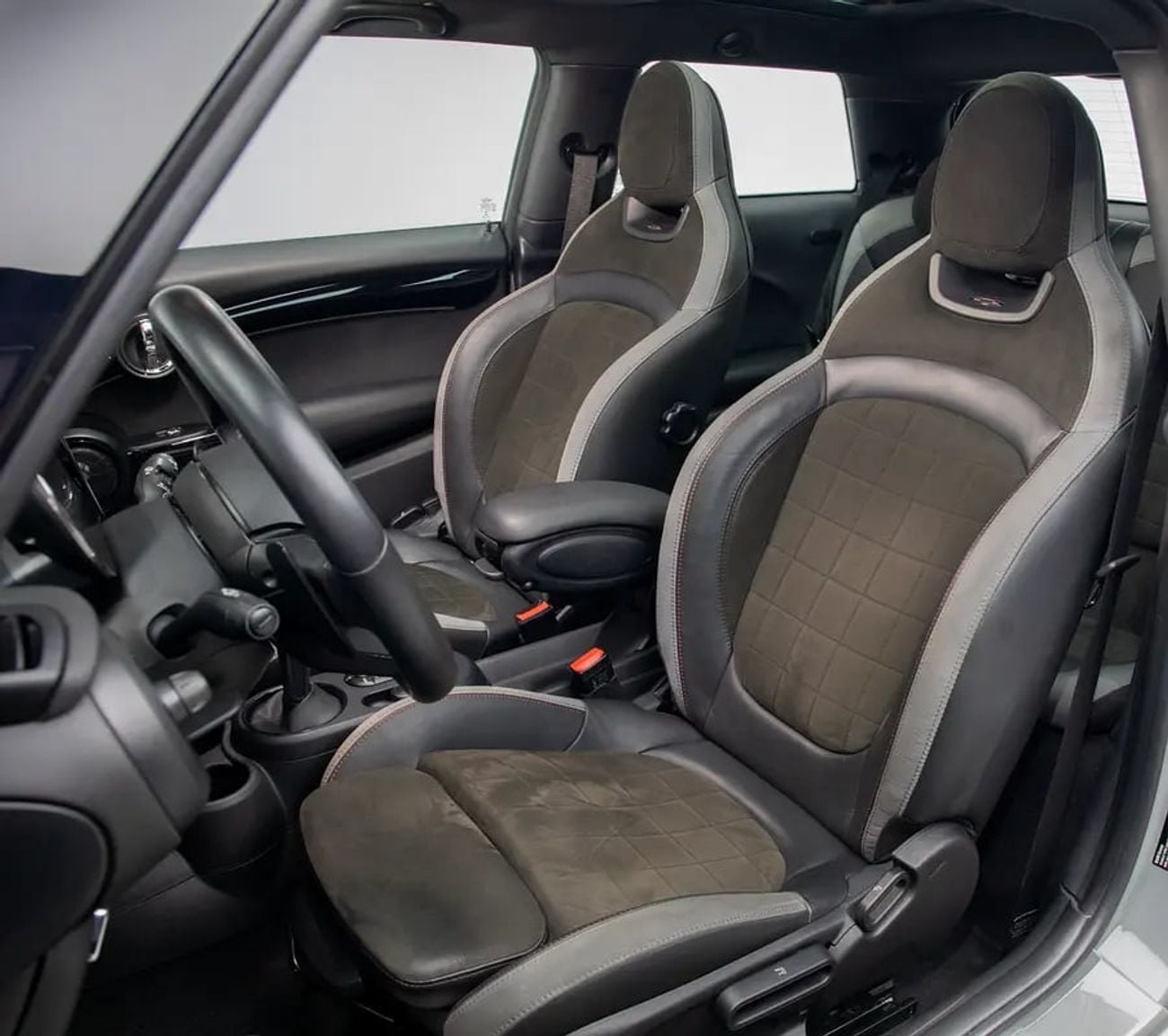 Mini Cooper 0% Down Payment Available • Full Service History • GCC