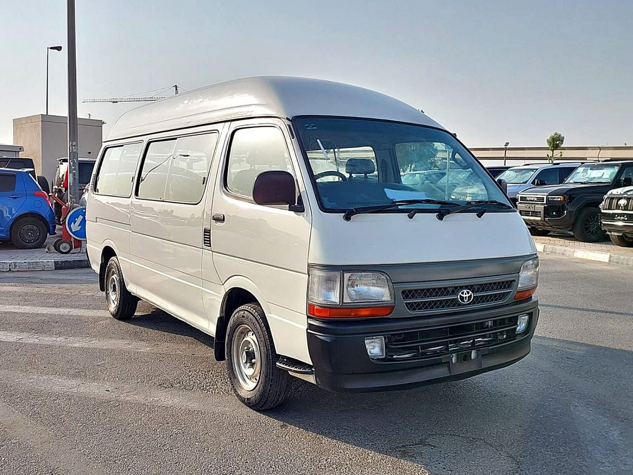 Toyota Hiace STANDARD 1998 - TOYOTA - HIACE - COMMUTER - VAN - PETROL - MANUAL - 2RZ - (PM03448)