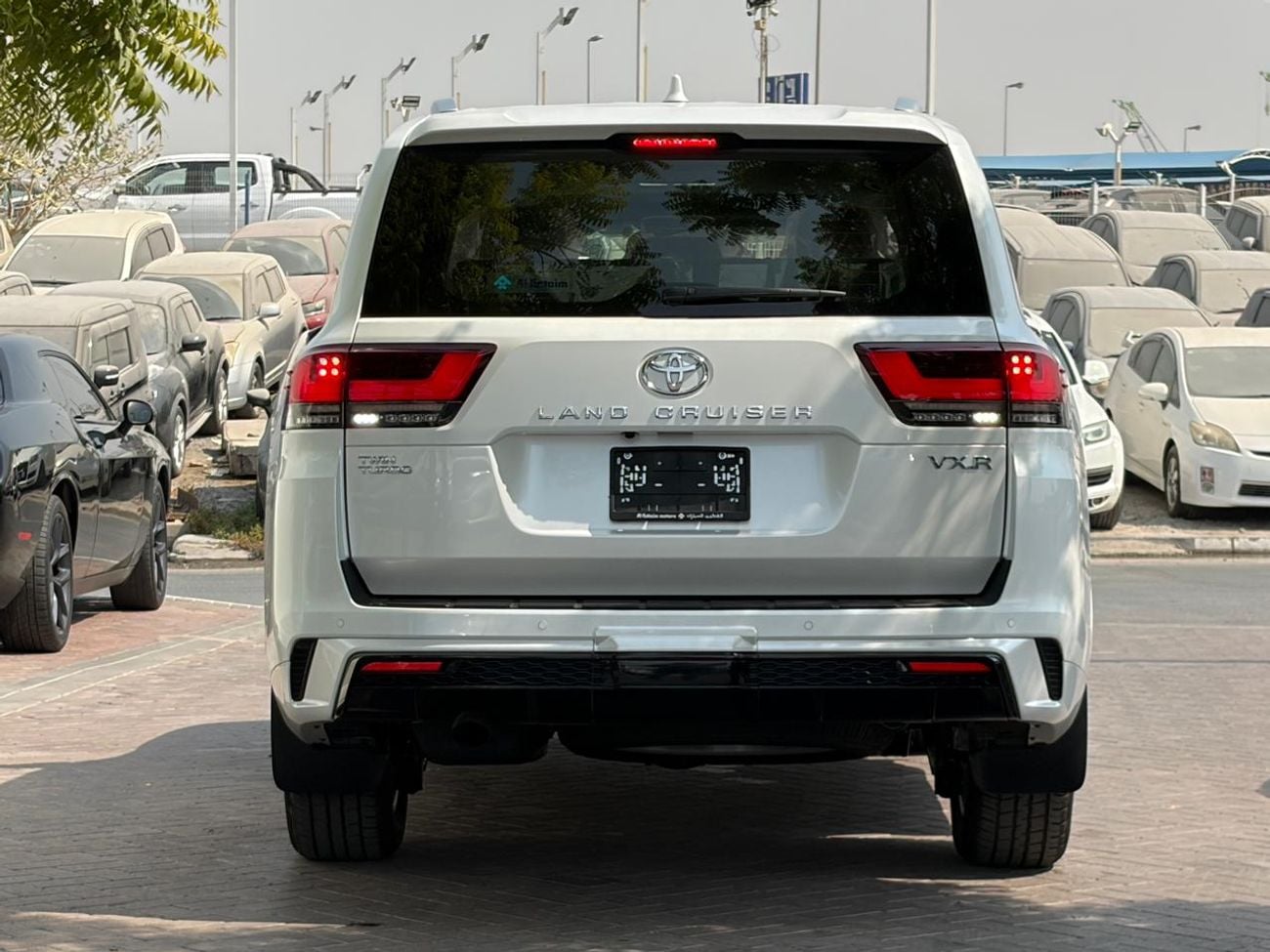 تويوتا لاند كروزر VXR | 3.5L PETROLL | PWR WITH LEATHER SEATS | JBL SPEAKERS WITH 360* CAMERA | RADAR | SUNROOF | MY2026