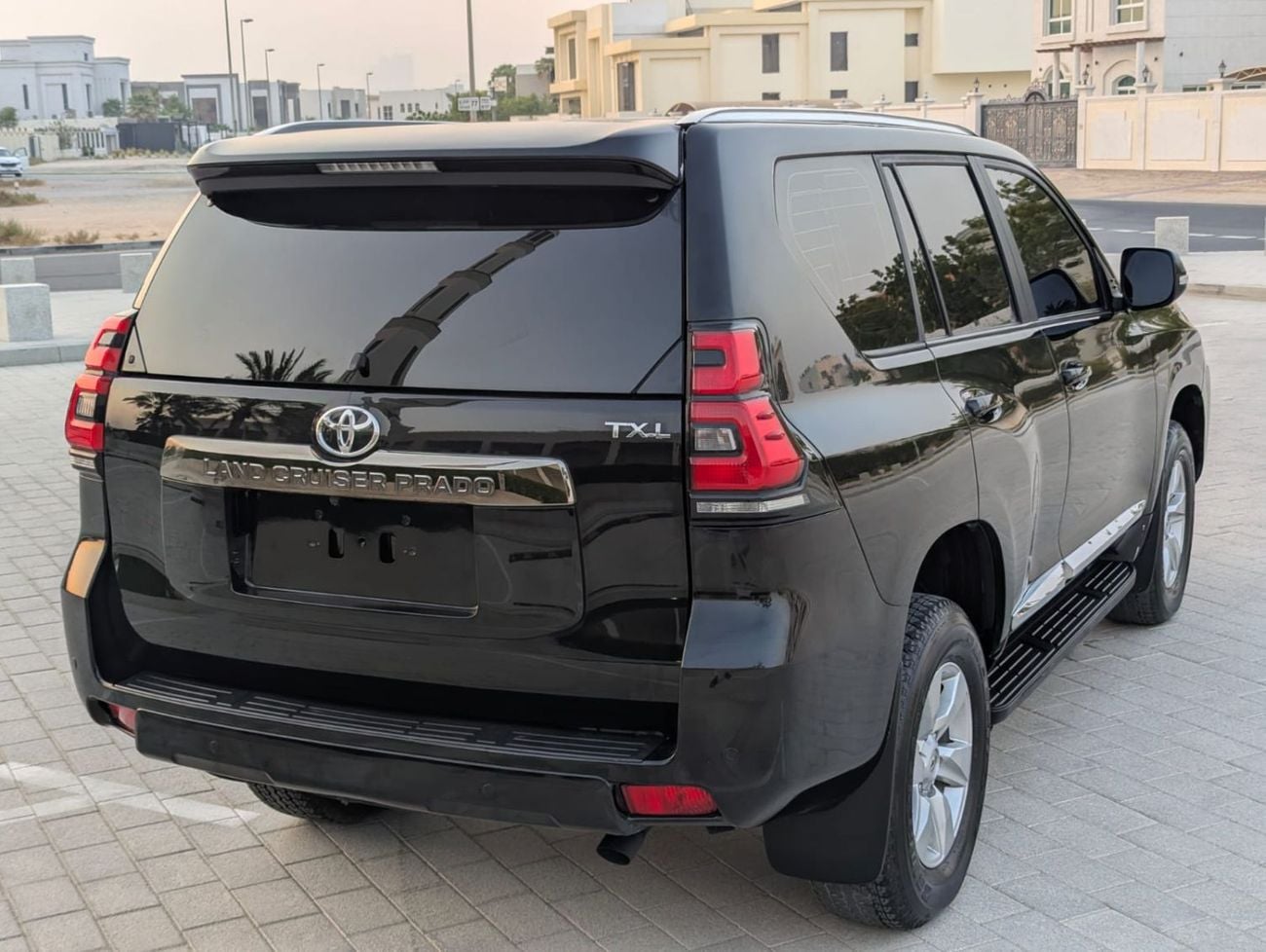 تويوتا برادو TX-L مواصفات خليجية، محرك V6 سعة 4.0 لتر، حالة داخلية وخارجية ممتازة