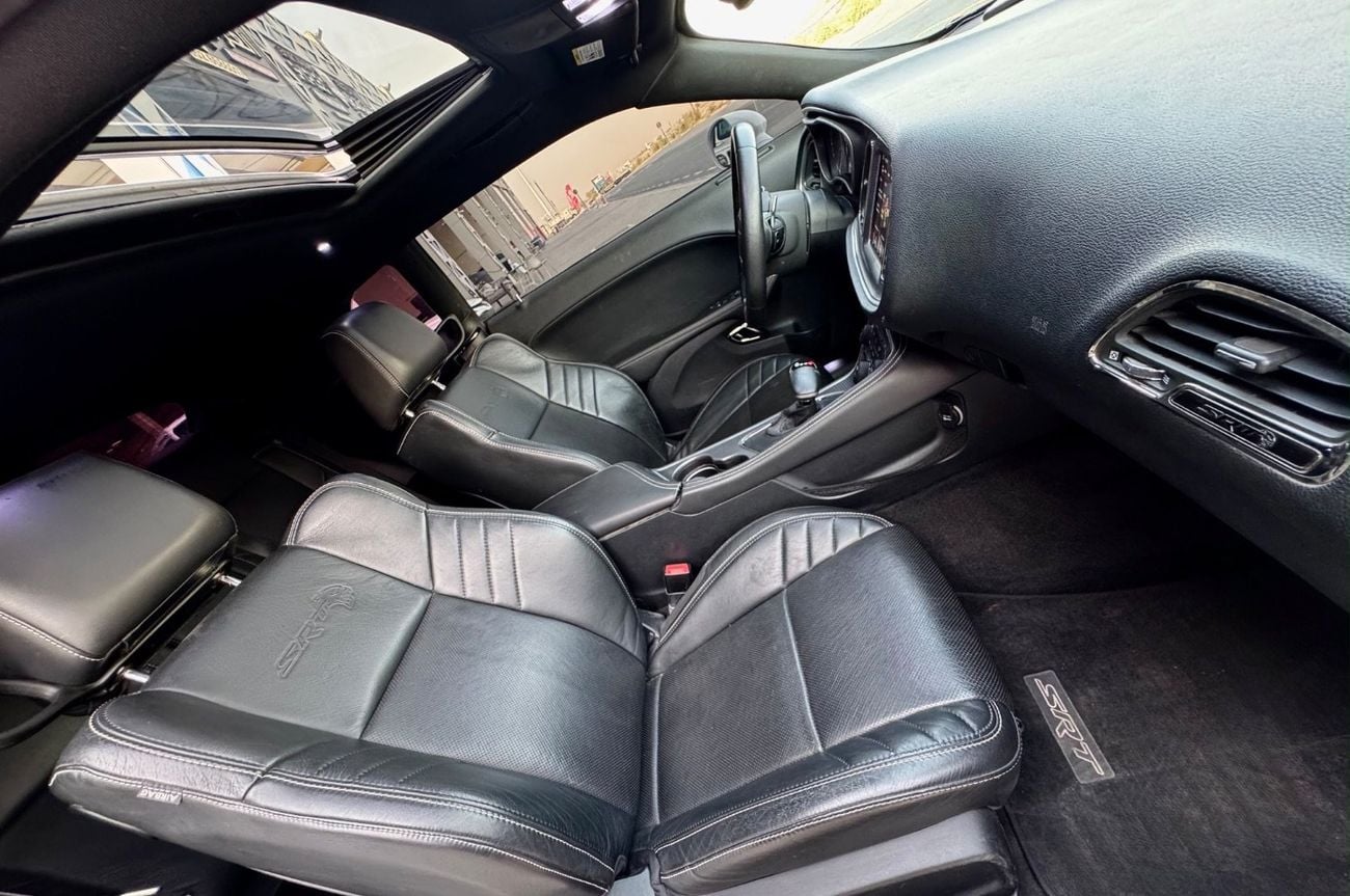 Dodge Challenger HELLCAT 707HP / 6.2L V8 / LOW MILEAGE / SUNROOF / LEATHER SEATS / BLIND SPOTS / REMOTE START