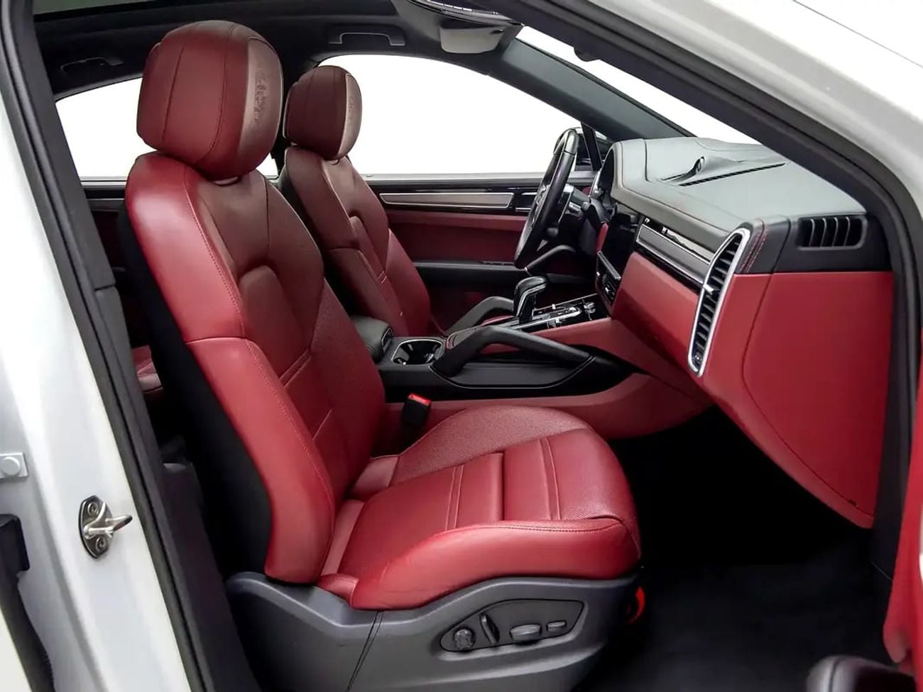 Porsche Cayenne PLATINUM EDITION | GCC Spec