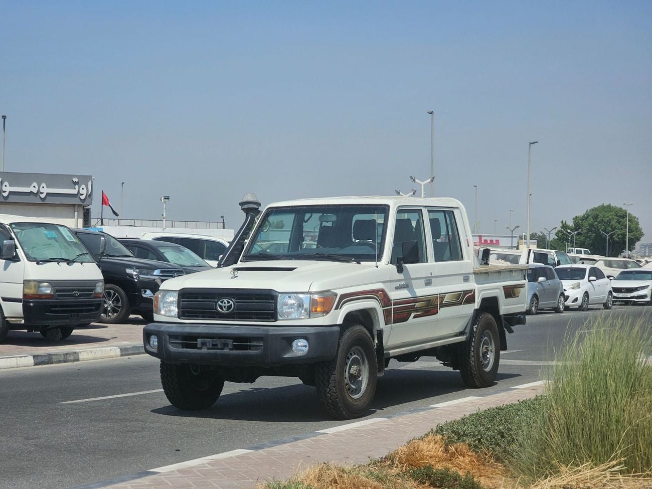 تويوتا لاند كروزر بيك آب Standard 1VD-FTV 4.5L V8 Diesel Engine Manual Gear 4WD 5 Seats 4 Doors