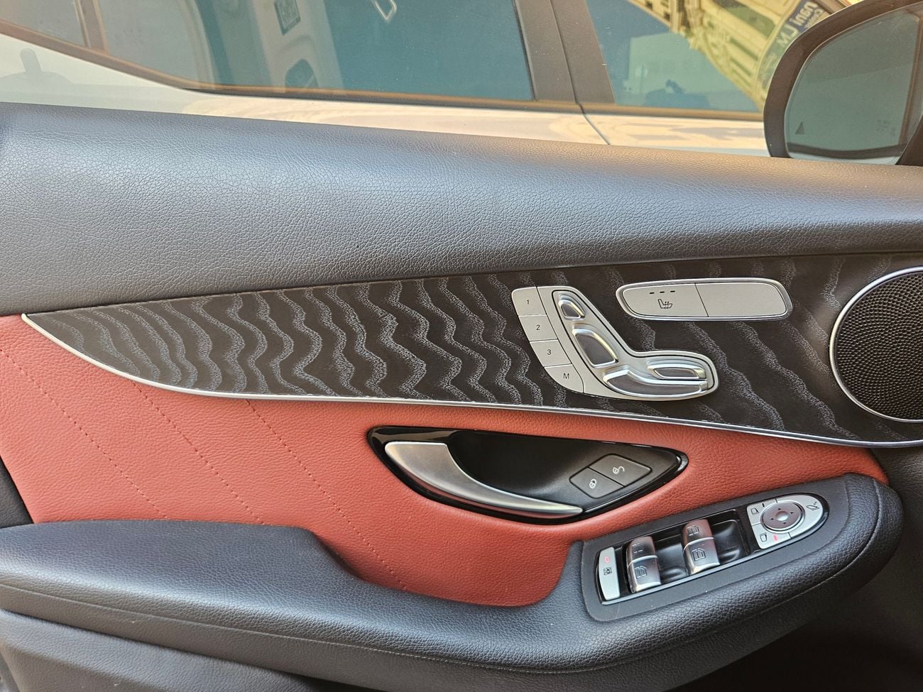 مرسيدس بنز GLC 300 E 4MATIC PREMIUM