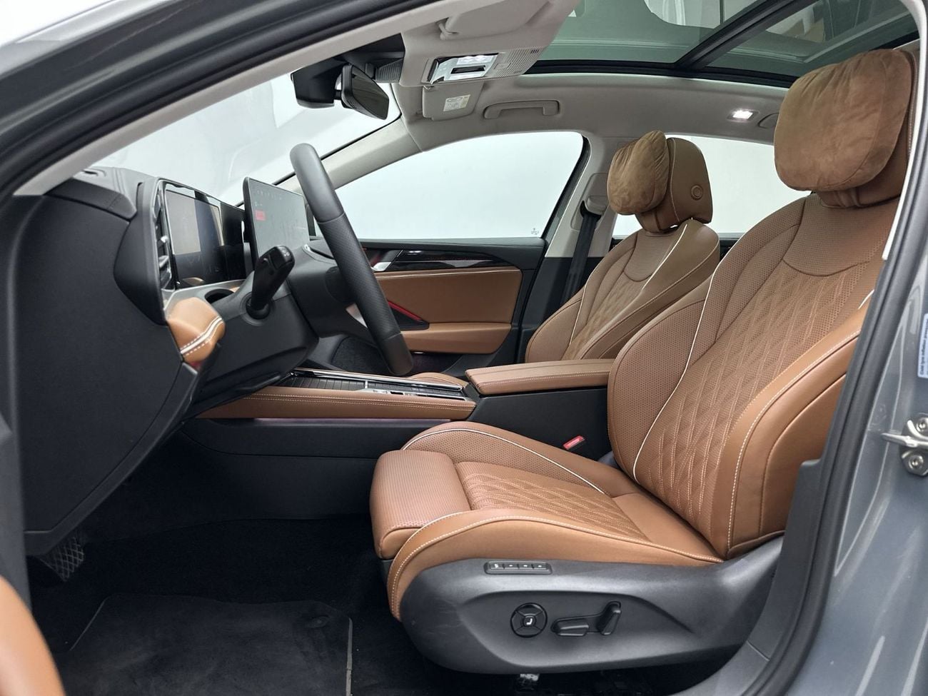 Volkswagen Passat HIGHLINE 2.0L | Turbocharged Engine | Digital Cockpit | Premium Interior | Automatic
