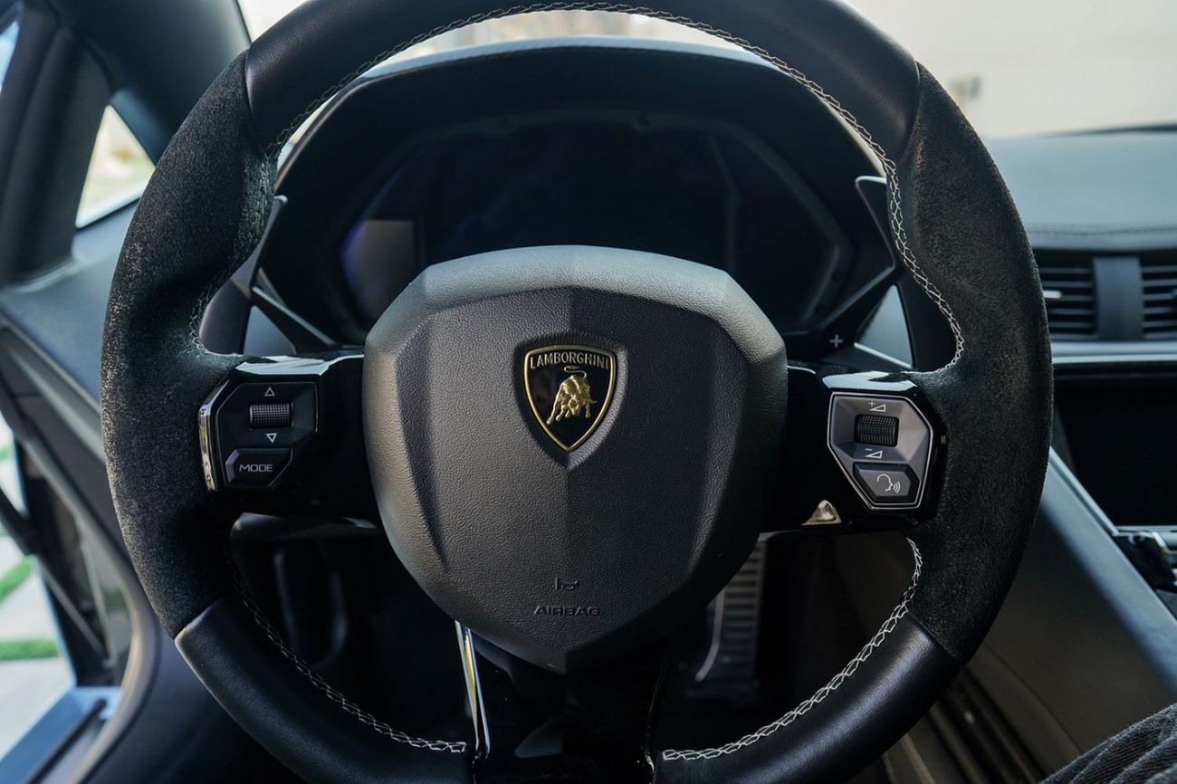 Lamborghini Aventador S Lamborghini Aventador S 2018 Korean Specs (On an appointment basis)