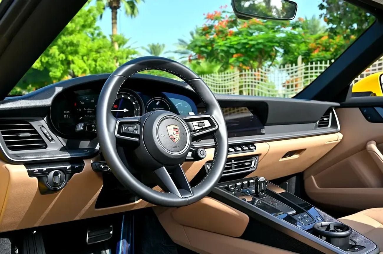 Porsche 911 CARRERA Cabriolet | Racing Yellow / Brown Roof | 379 HP | 989 KM | Warranty