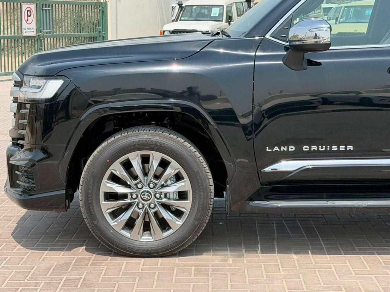 تويوتا لاند كروزر VXR 3.5L TT petrol 2026 Export Price @ 418,000 AED