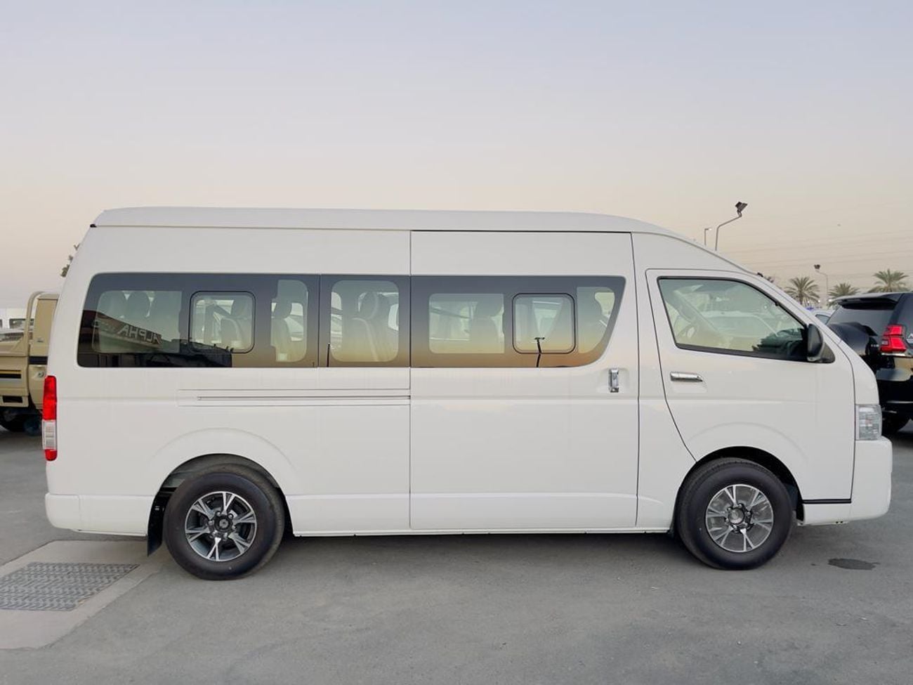 تويوتا هاياس GL Toyota Hiace High Roof