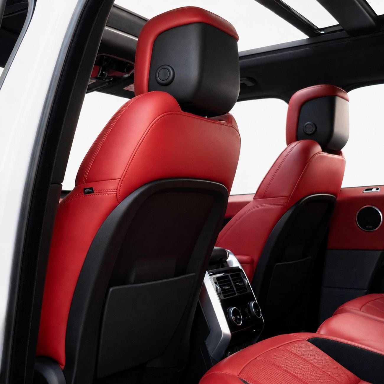 Land Rover Range Rover Sport HSE DYNAMIC AED 2,586 P.M • 0% Downpayment • Range Rover Sport HSE Dynamic • 1 Year Warranty