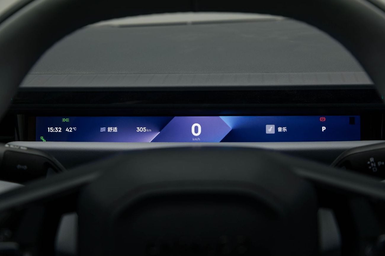 Lynk & Co Z10 Max EV - Black Inside White | Export Only