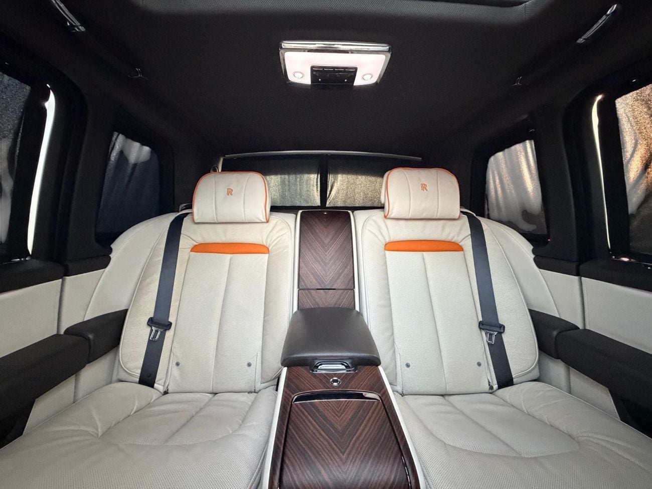 Rolls Royce Cullinan STANDARD ROLLS-ROYCE CULLINAN SILVER BADGE | GCC | ORIGINAL PAINT | AGMC SERVICE CONTRACT