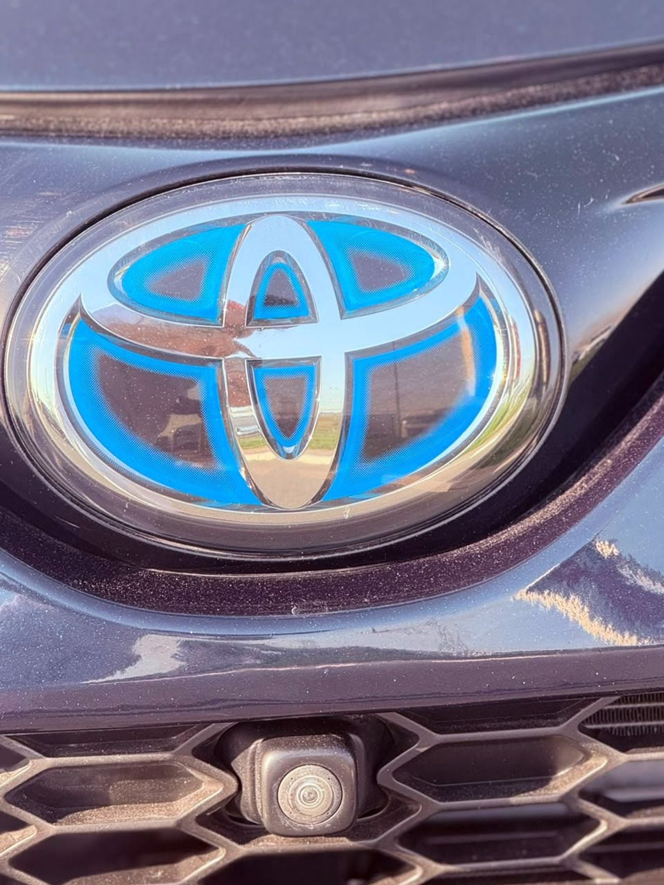Toyota RAV4 XLE 2018 Model SE sport Edition Hybrid Sunroof , 4x4 , Push button . leather seats and trunk automatic