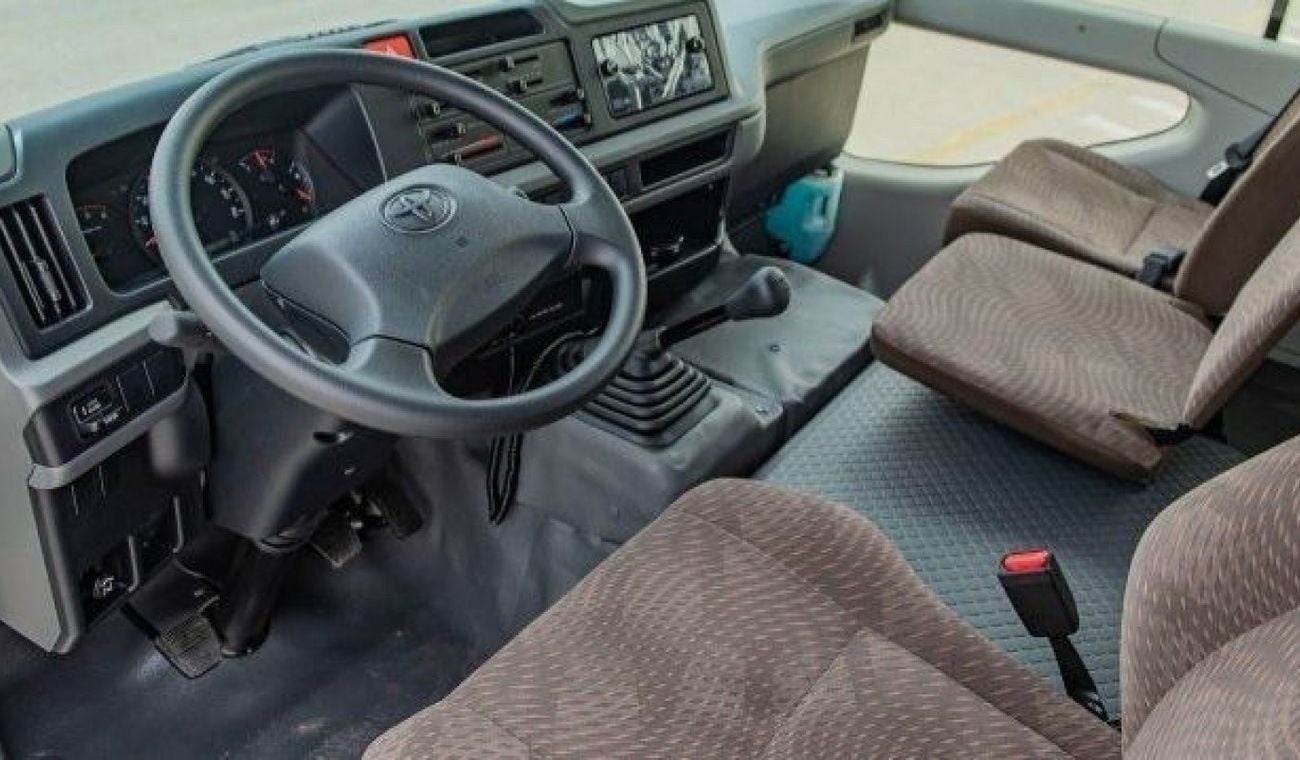 Toyota Coaster TOYOTA COASTER DIESEL 4.2L MT MY2026 0KM 30 SEATER