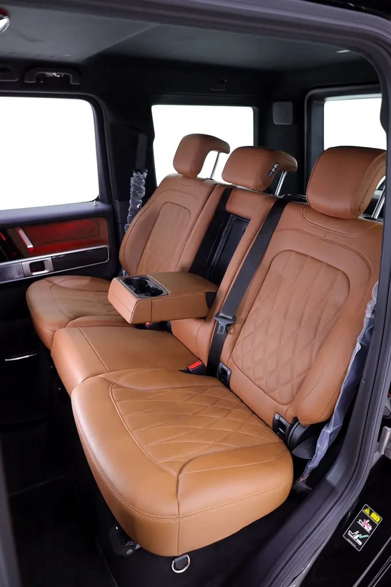 Mercedes Benz G63 AMG G63 GCC MANUFAKTUR EDITION +DOUBLE NIGHT PACKAGE CARBON INT+ 5 YEARS WARRANTY + FREE NANO COATING