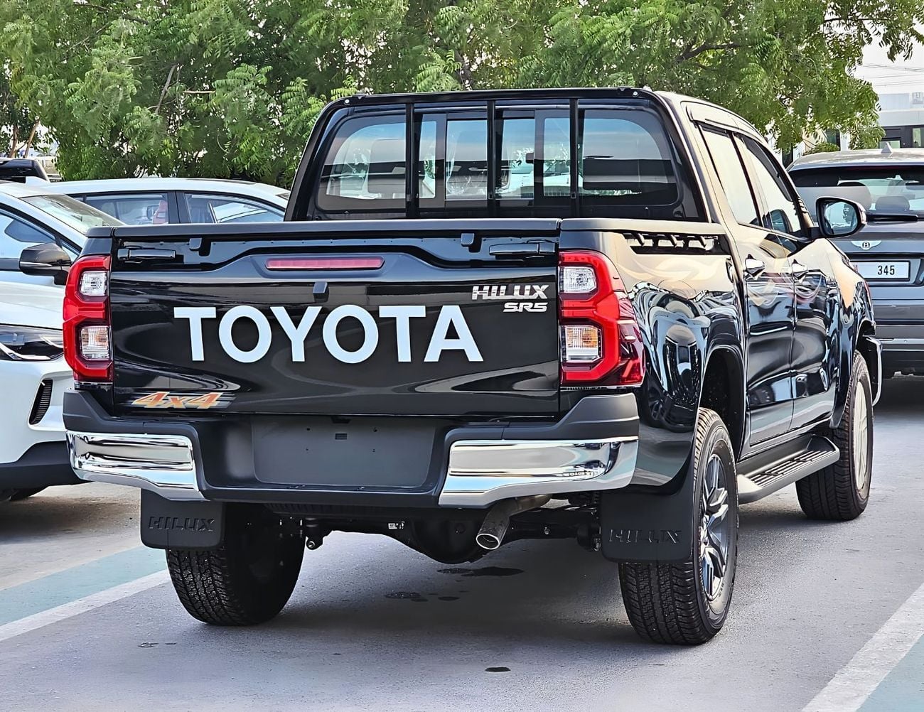 Toyota Hilux TOYOTA HILUX SR5 WIDE BODY || 2.7L PETROL V4 M/T 4WD | BLIND SPOT | WINDOW VISOR | REAR CAMERA | AUT