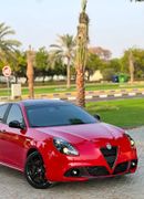 ألفا روميو جوليتا Stunning Mid Option | GCC Specs | Well Maintained