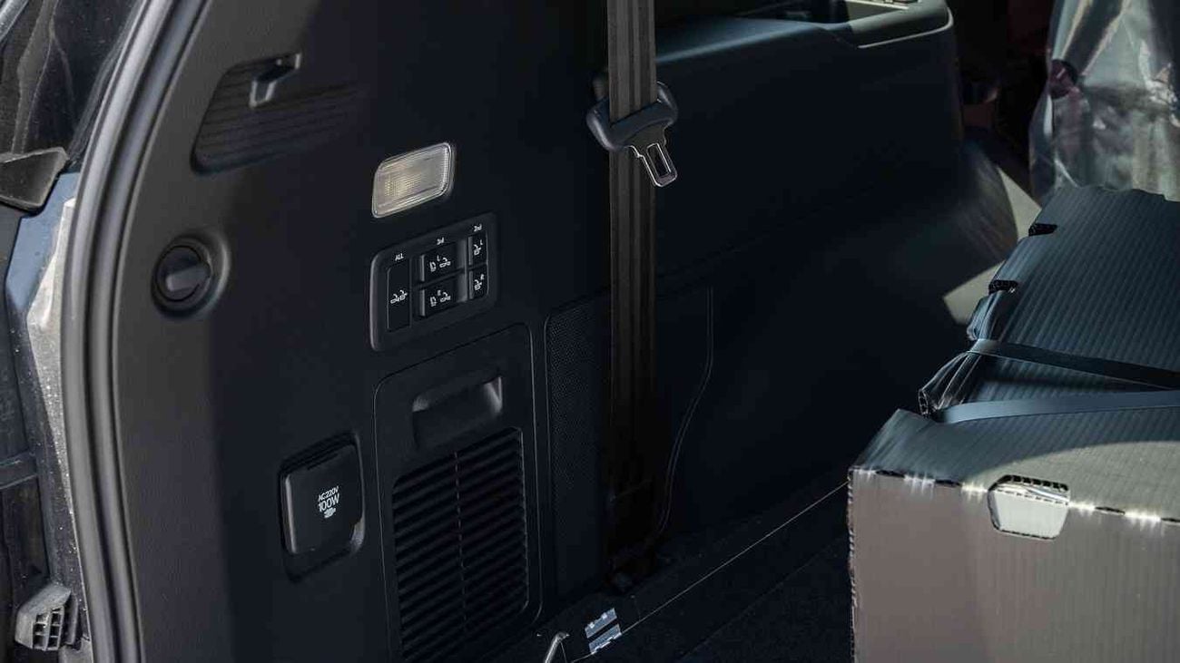 لكزس LX 700h ECTAV0007 - لكزس LX700h VIP موديل 2026 - محرك 3.5 لتر هجين أوتوماتيكي - رمادي مع بيج