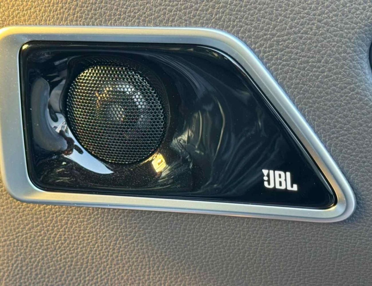 تويوتا لاند كروزر GXR 3.3L DIESEL || LEATHER WITH PWR SEATS | RADAR | FRONT CAMER | BIG DVD | JBL SPEAKERS (CODE # LCDGXR