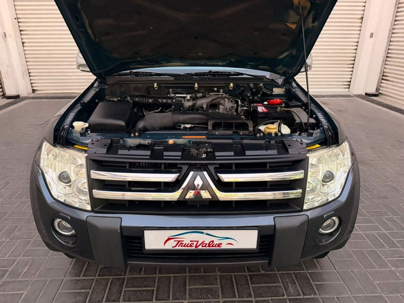 ميتسوبيشي باجيرو GLS HIGHLINE ميتسوبيشي باجيرو 2008 كاملة المواصفات، بدون رسوم خفية، بمواصفات خليجية، خالية من الحوادث.
