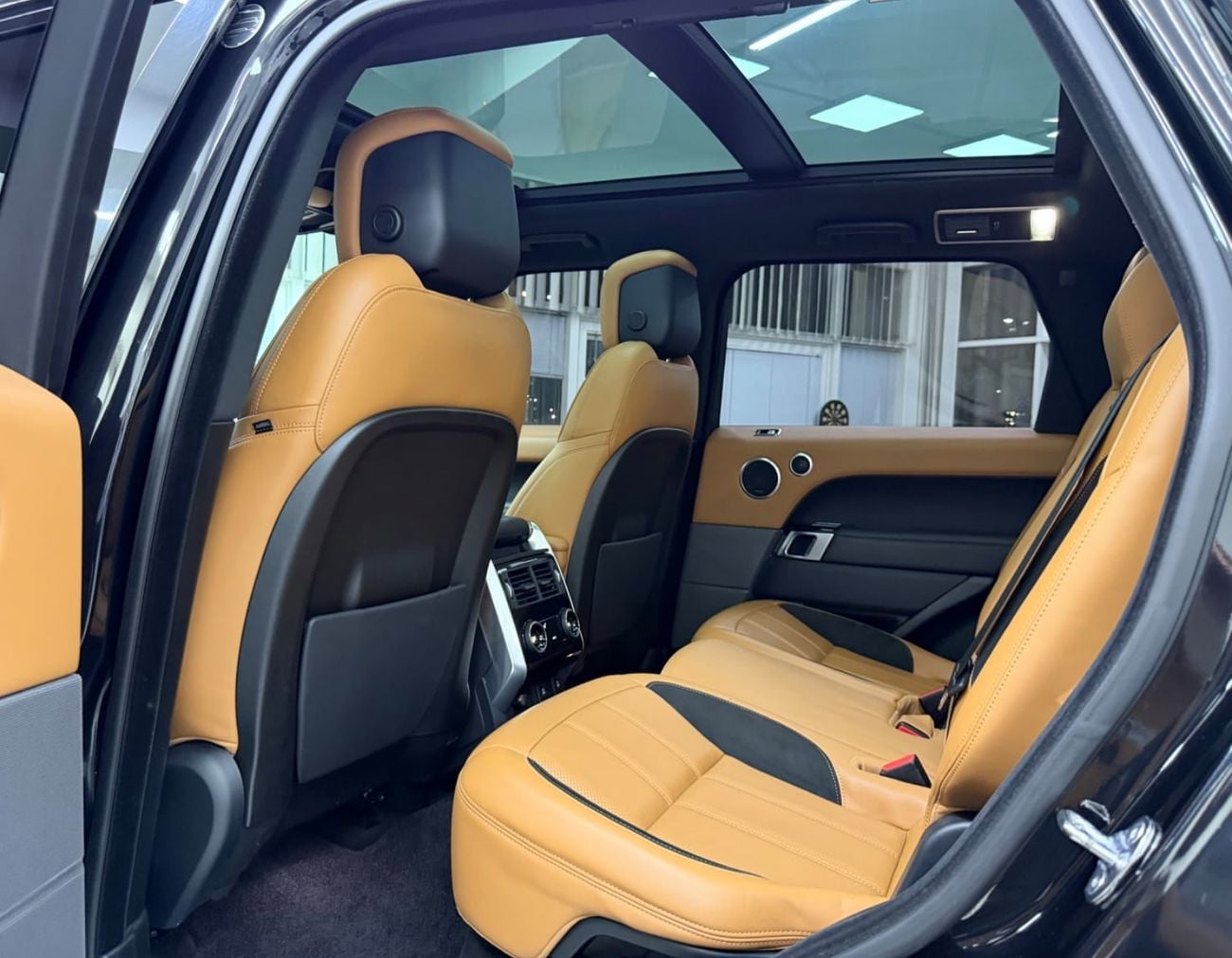 Land Rover Range Rover Sport HSE DYNAMIC GCC .. FSH .. HSE .. V8 .. Dynamic .. Perfect Condition